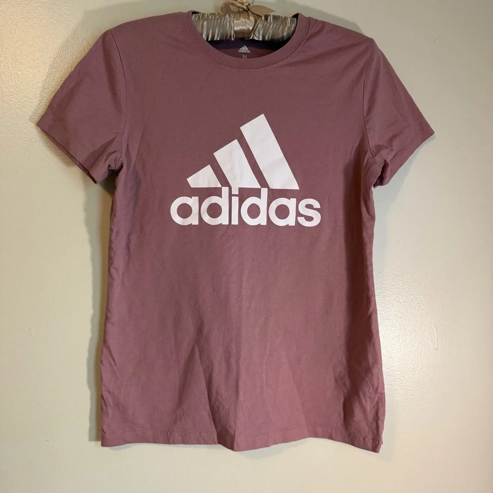 Adidas Women’s Pink/Mauve Logo Tee Size M Golf Athletic T-Shirt Casual Sporty - Picture 1 of 7